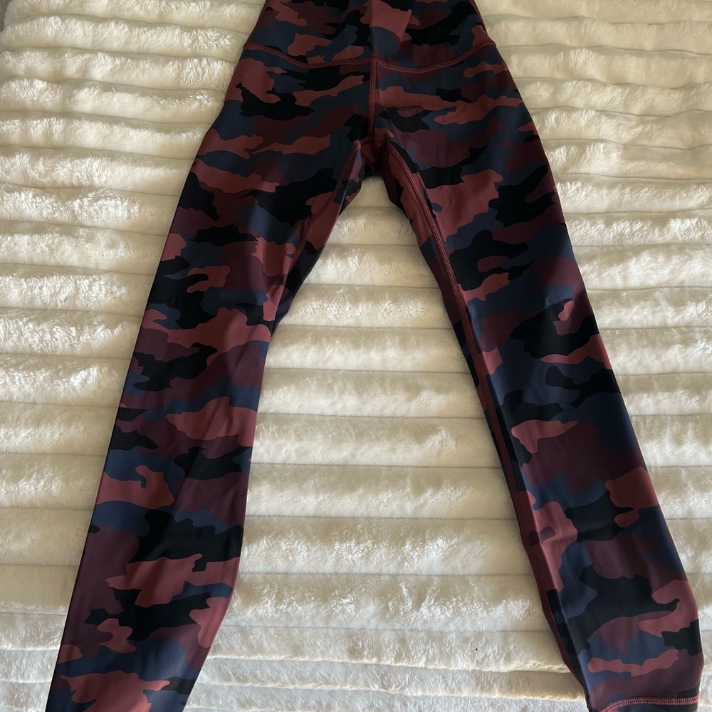 Lululemon Athletica Black and Pink camo Leggings